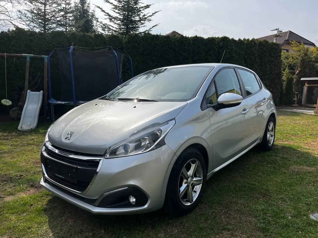 Peugeot 208 1.2i 60Kw r.v2016 nové v ČR